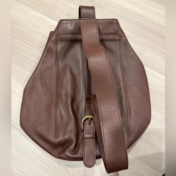 Coach vintage Brown Leather buckle Sling backpack - Picture 9 of 10
